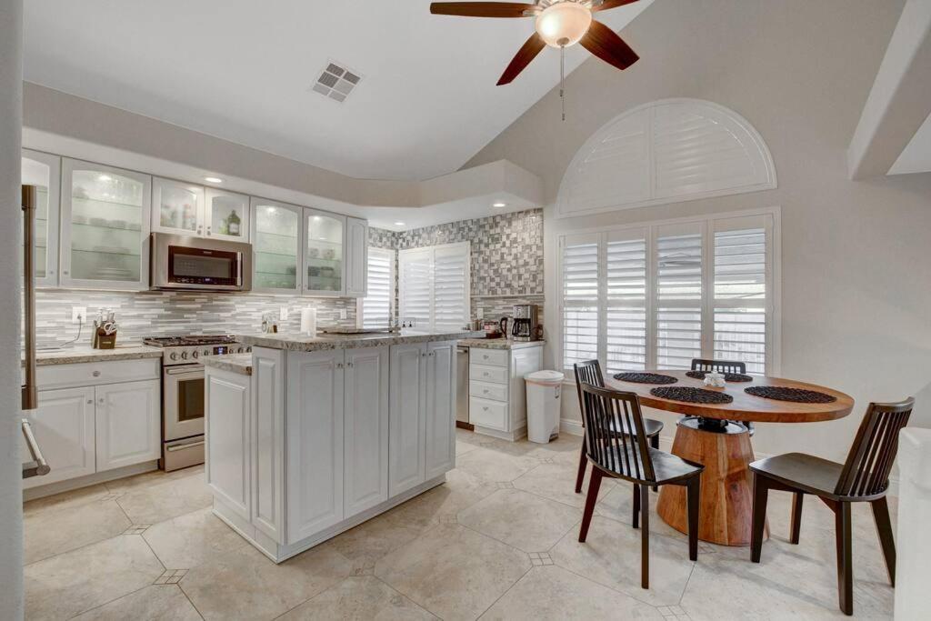 Beautiful 5Br W/King Beds, Pool & Hot Tub, Games Villa Las Vegas Luaran gambar